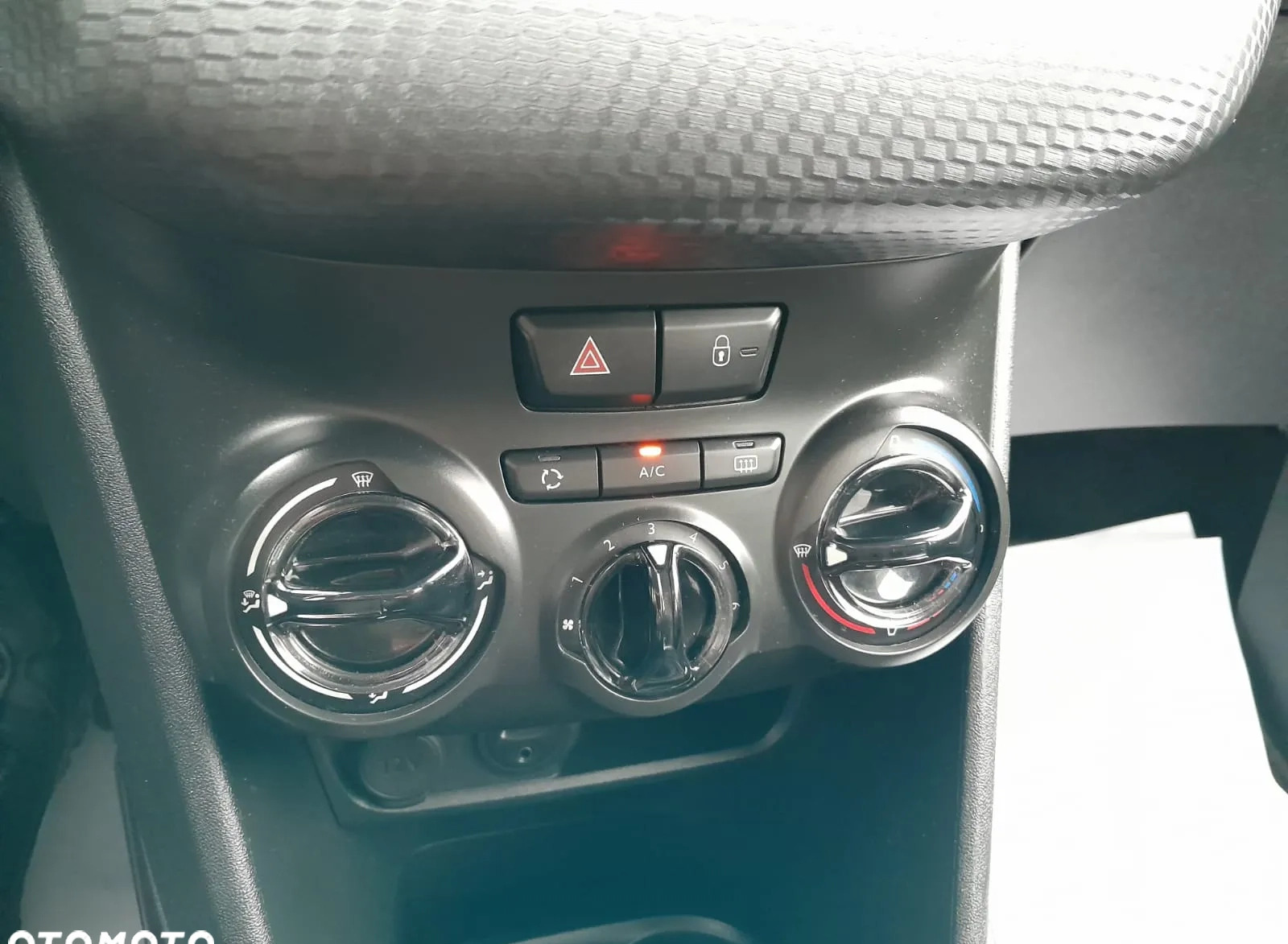 Peugeot 2008 cena 33700 przebieg: 96000, rok produkcji 2016 z Opoczno małe 106